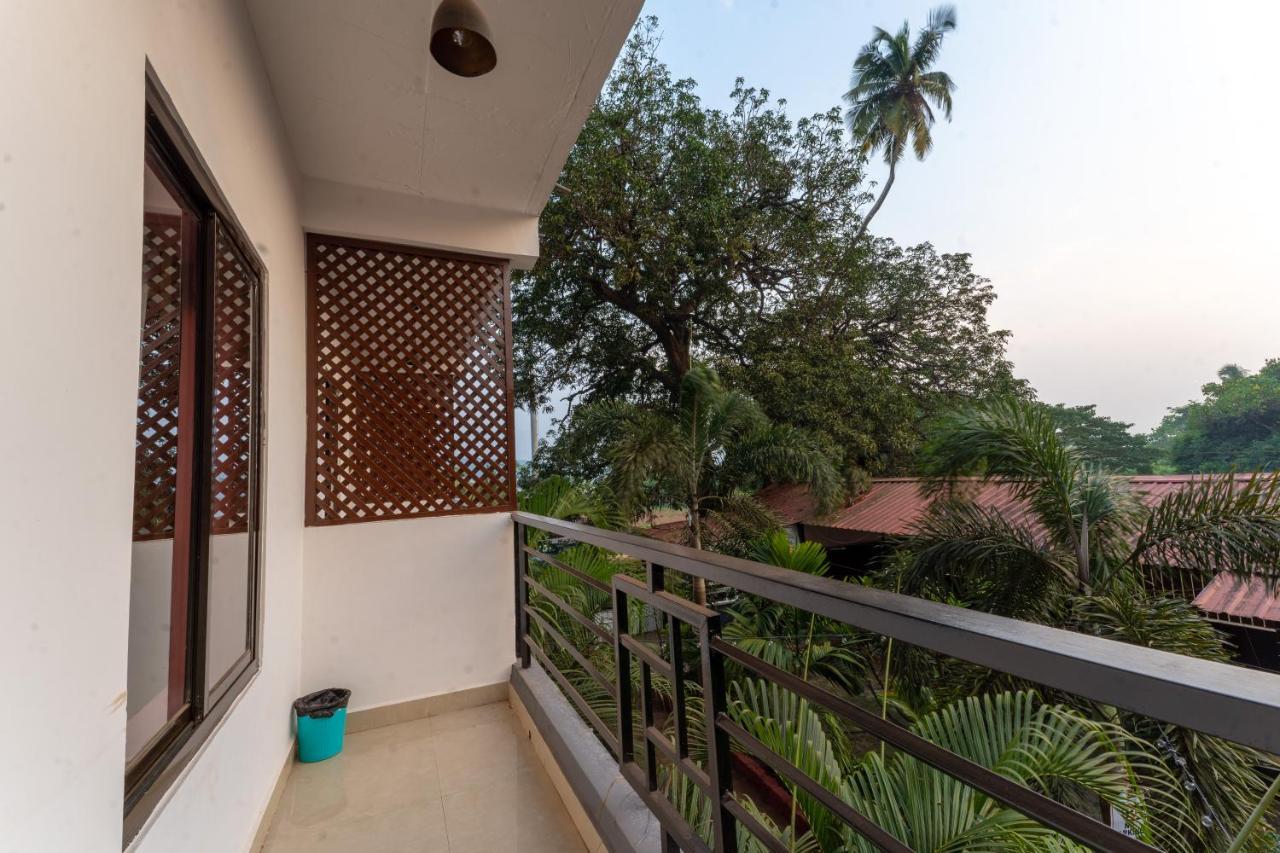 Pappi Chulo Morjim Hotel Exterior foto